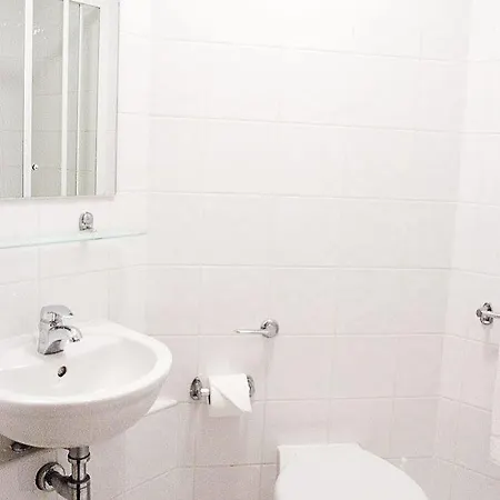 Hall Hotel 3*